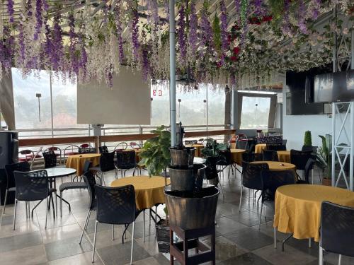 餐廳, C3 Resort Hotel Foumbot in 馬帕拉