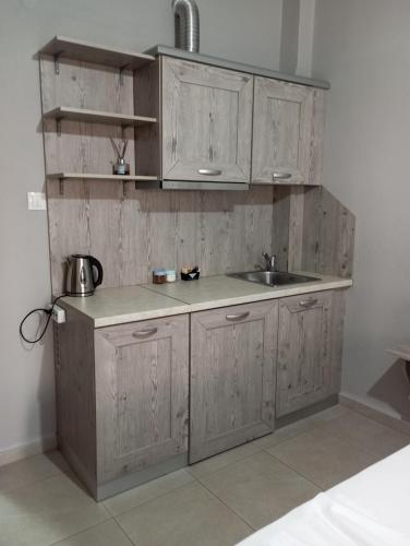 Almira - rooms to let, Nea Roda (zdjęcie 3)