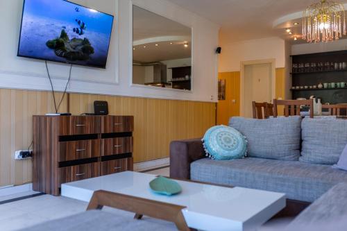 Megy's 1st Room next to the National Palace of Culture, Sofia (photo 11)