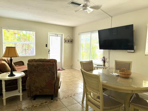 Tropical Villas Of Venice Beach - image 2