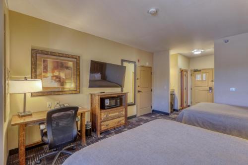 2 queen beds