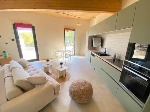 Maison Coucou gite 2,4 pers in Нантуа