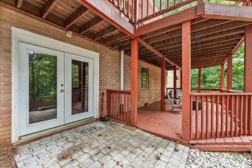 Large House Near Truist Field 15 mins to ATL and Six Flags in Smyrna (GA)