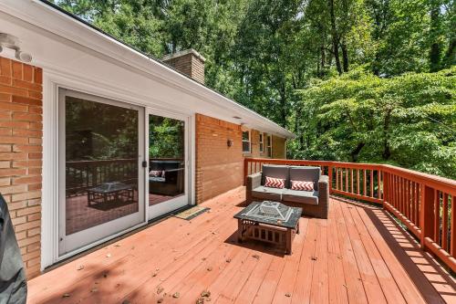 Large House Near Truist Field 15 mins to ATL and Six Flags in Smyrna (GA)