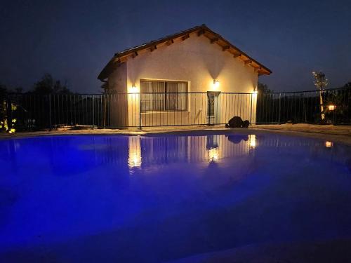 חווייה של שקט- מתחם שלם עם בריכה- רק בשבילכם in 利夫尼