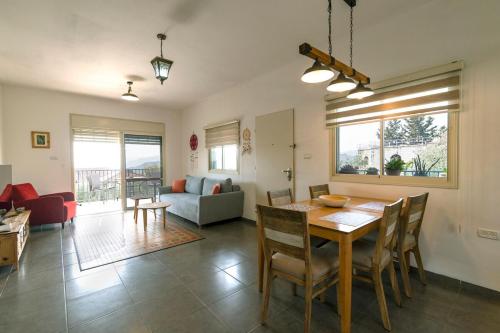 חווייה של שקט- מתחם שלם עם בריכה- רק בשבילכם in 利夫尼