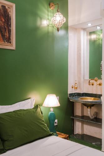 room detail thumbnail 2