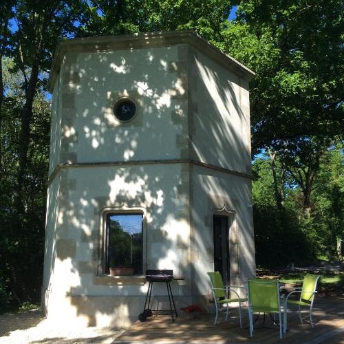 Hexagonal Tower for 2 with shared pool - Semur-en-Auxois