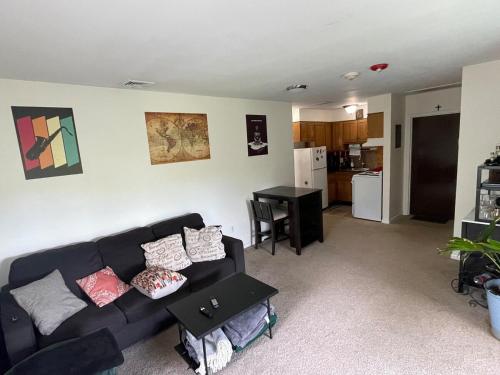 Cozy One-Bedroom Retreat in the Heart of Smithtown