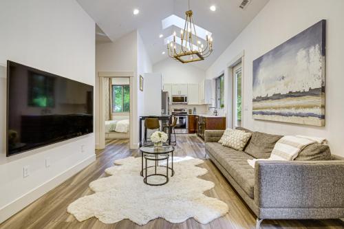 WFH-Friendly Gem with Creek 4 Mi to Sammamish Trail