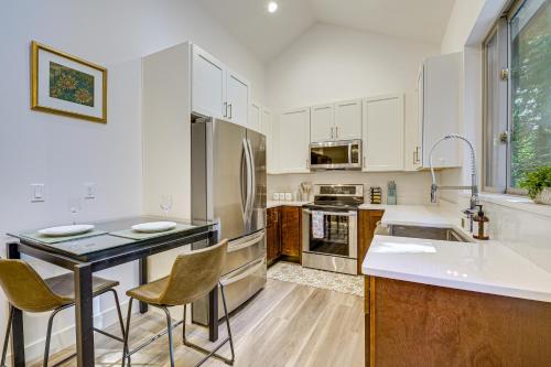 WFH-Friendly Gem w/ Creek: 4 Mi to Sammamish Trail in Union Hill-Novelty Hill (WA)