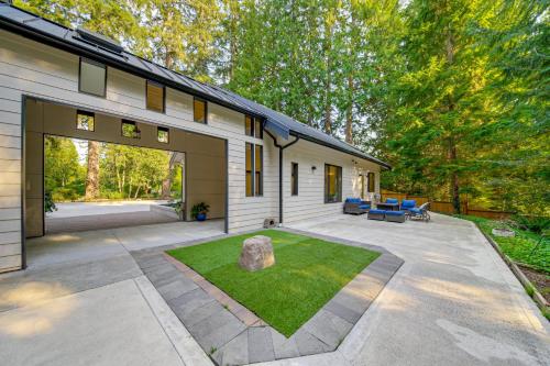 WFH-Friendly Gem w/ Creek: 4 Mi to Sammamish Trail in Union Hill-Novelty Hill (WA)
