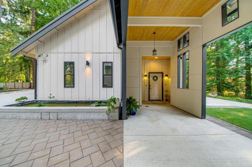 WFH-Friendly Gem w/ Creek: 4 Mi to Sammamish Trail in Union Hill-Novelty Hill (WA)