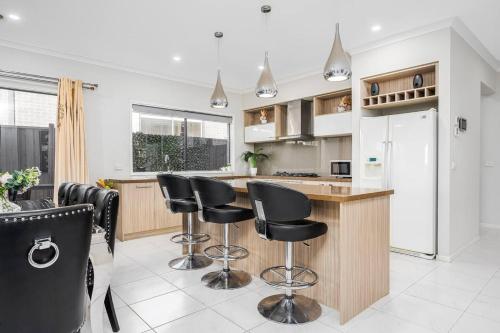 Cloverlea Spacious 4BR Yarra Valley Getaway in Chirnside Park