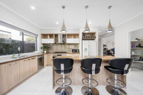 Cloverlea Spacious 4BR Yarra Valley Getaway in Chirnside Park
