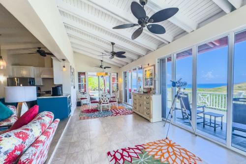 Hook em on Paradise in Κλαίρμοντ