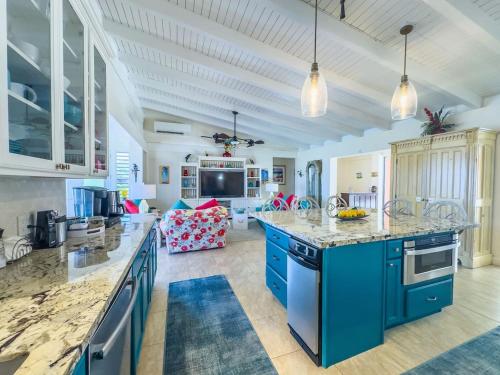 Hook em on Paradise in Κλαίρμοντ