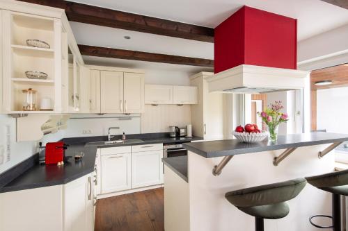 Konyha, Modernes Apartment mit 3 Schlafzimmern und großer Terrasse in Unterschleissheim