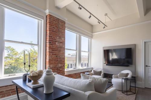 Palafox Oasis 2