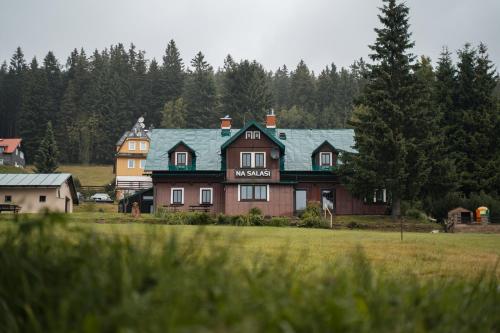 Viesnīcas āriene, Apartmany Na Salasi in Pecpodsņežkova