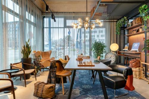 Moxy Berlin Ostbahnhof in Berlin, Deutschland