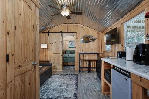 Pixie's Porch Tiny Home in Centerville (TX)