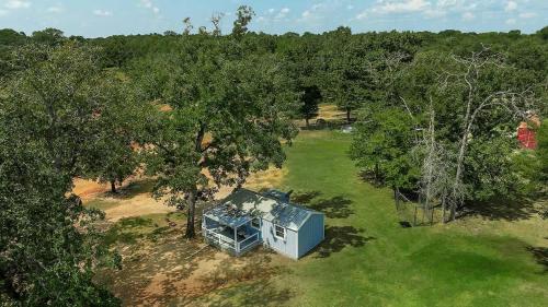 Pixie's Porch Tiny Home in Centerville (TX)