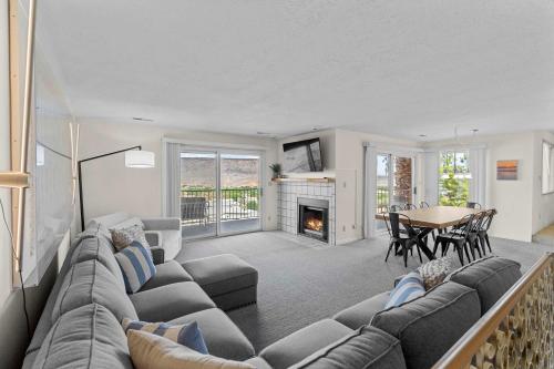Cozy Condo - Stay for 9