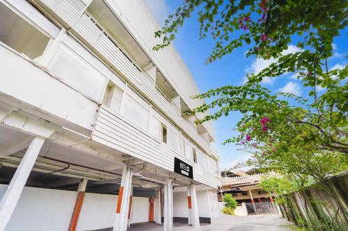 Entrance, Super Hotel O Vazhakkala in Kochi