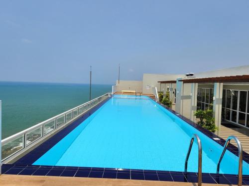 Swimming pool, Beachfront Two Bedroom Apartment near Colombo area in Pamunugama