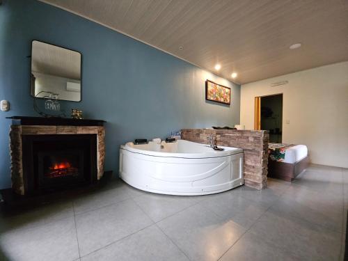 Yellow Tree Suites in La Fortuna