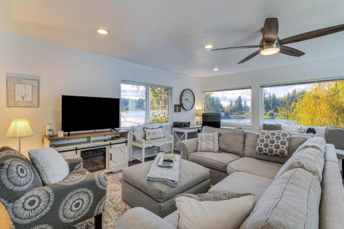 Spanaway Lakefront House Dock, Fire Pit