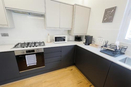 Brand New 2BR Flat Sleeps 6 Canada Water SE16, Londra (foto 6)