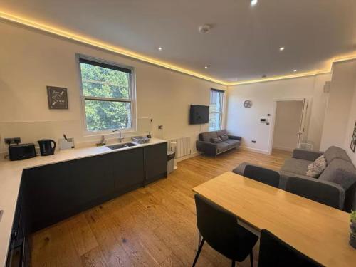 Brand New 2BR Flat Sleeps 6 Canada Water SE16, Londra (foto 9)
