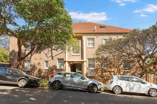 Liora Grove - Leafy Escape near Centennial Park - main image