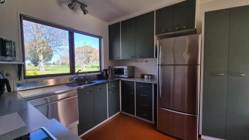 ห้องครัว, Parkview Retreat- 3 Bedrooms and 3 Bathrooms in กรีนเมดโดว์