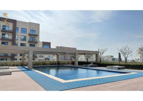 Uima-allas, Soho Saadiyat 1BR - Luxe Modern Escape in Saadiyatin saari