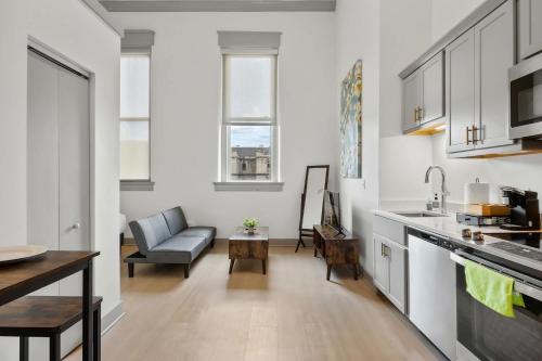 Bright and Modern Studio in Louisville # 305 in Louisville, USA