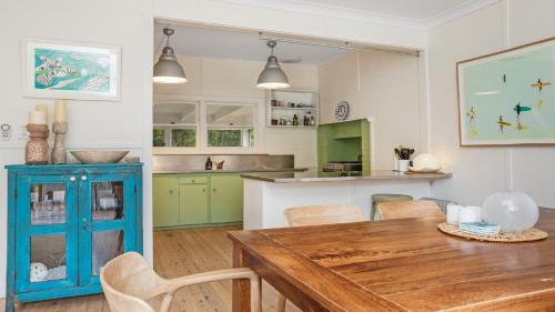 Instalaciones, 'Macmasters Malibu' by HolidayCo in MacMasters Beach