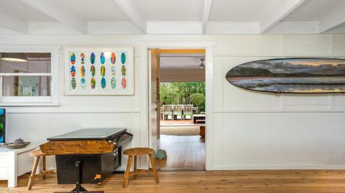 Instalaciones, 'Macmasters Malibu' by HolidayCo in MacMasters Beach