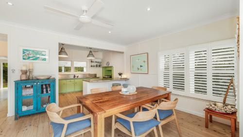 Instalaciones, 'Macmasters Malibu' by HolidayCo in MacMasters Beach