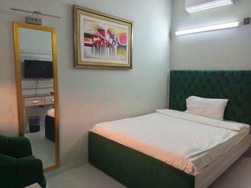 Single room, private bathroom
