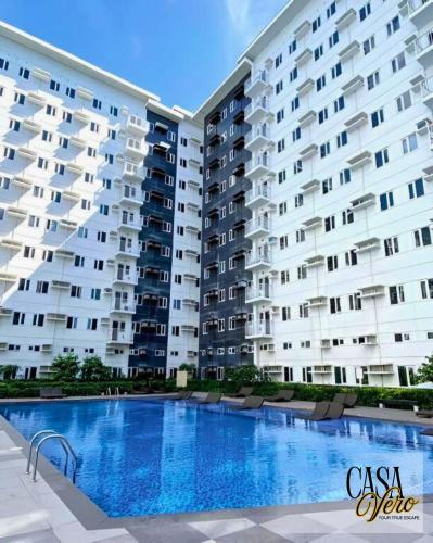 ant, Spacious Condo, 4 Pools Casa Vero, Manila