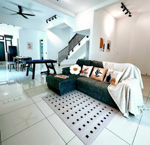 SpaciousFun4BR Home 9Pax 3Bath Snooker ALMA