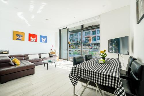 Spacious 2 Bedroom Close to City and Sky Tower, Auckland