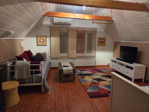 . Guesthouse Onnia, kattohuoneisto Siurossa