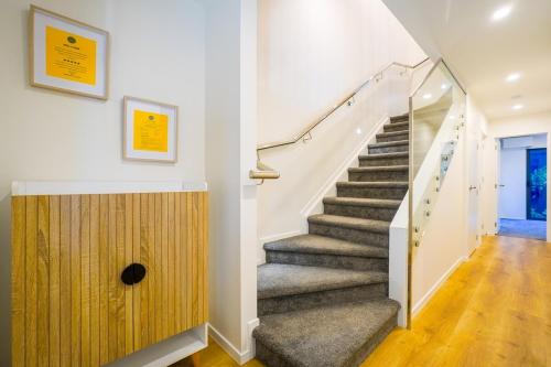 4 Bedrooms Modern Coastal Retreat Near Devonport, Auckland (zdjęcie 10)
