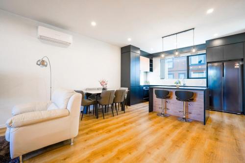 4 Bedrooms Modern Coastal Retreat Near Devonport, Auckland (zdjęcie 8)