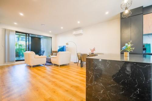4 Bedrooms Modern Coastal Retreat Near Devonport, Auckland (zdjęcie 4)