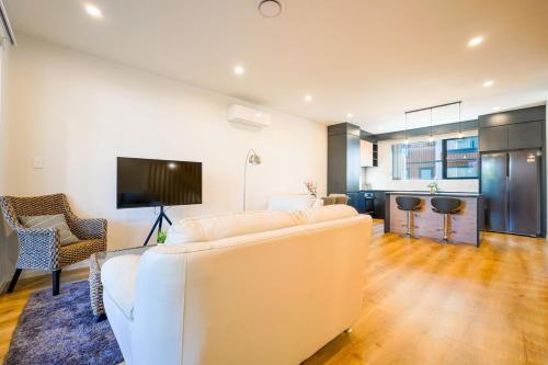 4 Bedrooms Modern Coastal Retreat Near Devonport, Auckland (zdjęcie 5)